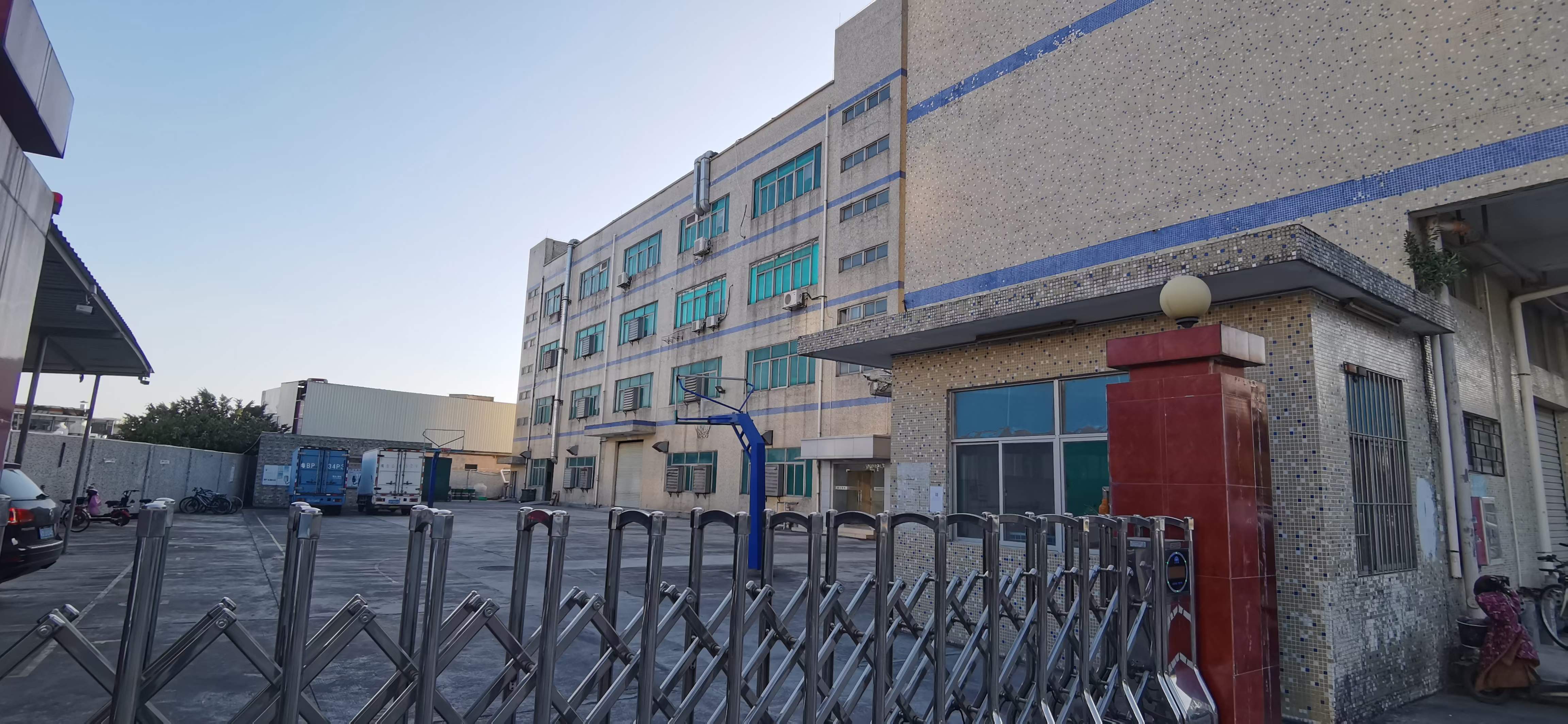 公明新围第二工业区F栋3楼厂房2380平方招租