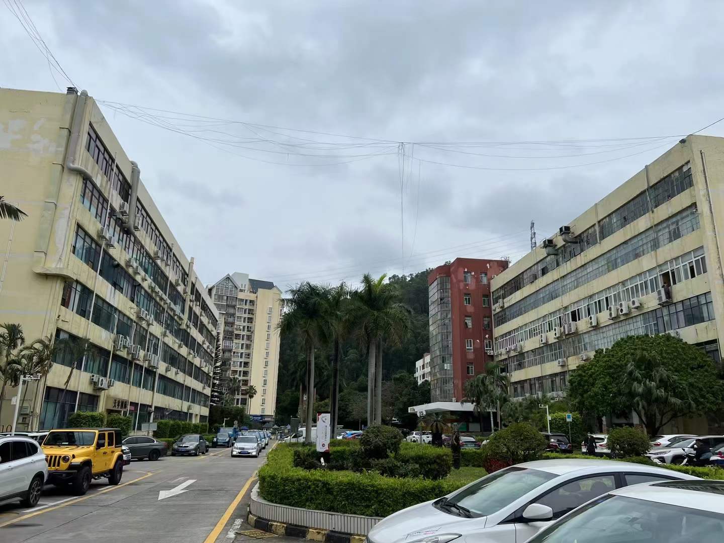 深圳市罗湖区莲塘鹏基工业区整栋红本厂房出售